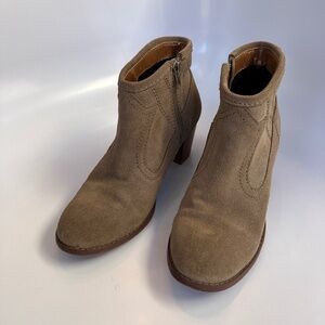 DV by Dolce Vita Almond Toe Taupe/Tan Suede Ankle Booties Size 6M
